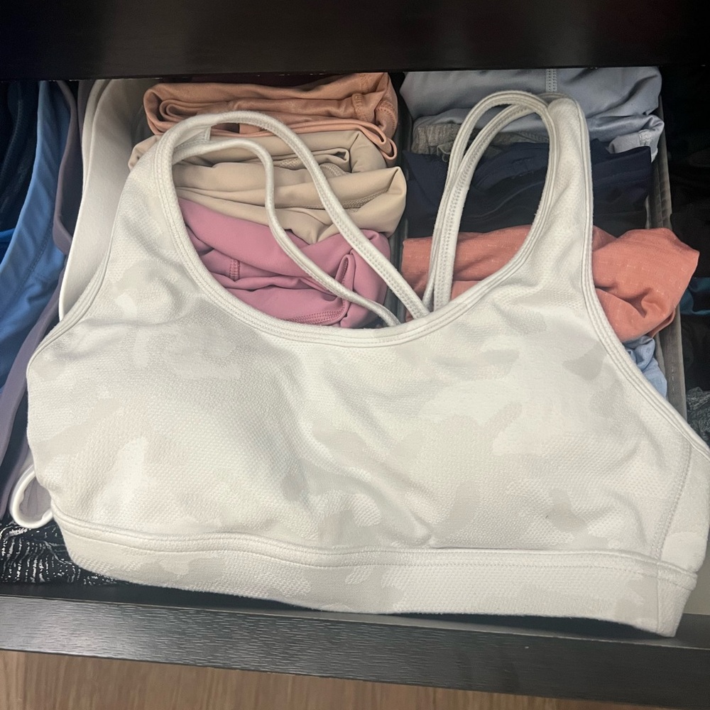P’TULA Sariya White Camo Sports Bra M